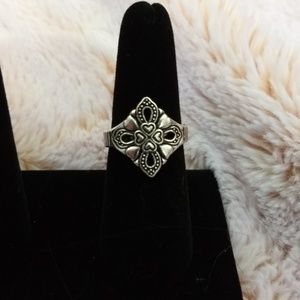 Vintage Hearts in a Cross Ring